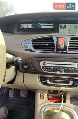 Минивэн Renault Grand Scenic 2011 в 