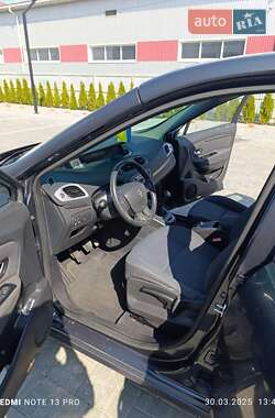 Минивэн Renault Grand Scenic 2010 в 