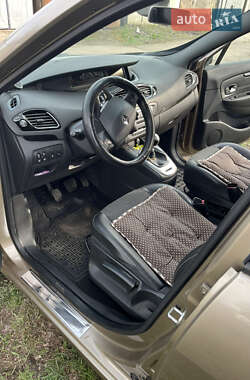 Минивэн Renault Grand Scenic 2013 в 