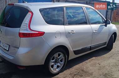 Минивэн Renault Grand Scenic 2009 в 