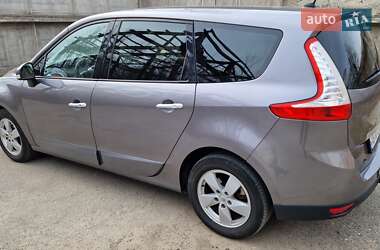 Минивэн Renault Grand Scenic 2011 в 