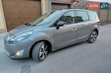 Минивэн Renault Grand Scenic 2011 в 