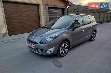 Минивэн Renault Grand Scenic 2011 в 