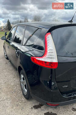 Минивэн Renault Grand Scenic 2012 в 