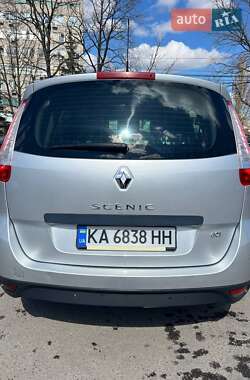 Минивэн Renault Grand Scenic 2013 в 