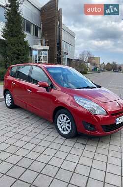 Минивэн Renault Grand Scenic 2010 в 