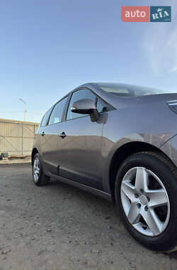 Минивэн Renault Grand Scenic 2013 в 