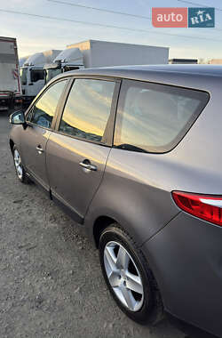Минивэн Renault Grand Scenic 2013 в 