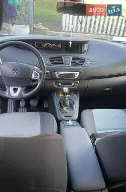 Минивэн Renault Grand Scenic 2012 в 