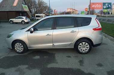 Минивэн Renault Grand Scenic 2015 в 