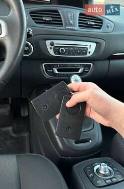 Минивэн Renault Grand Scenic 2012 в 
