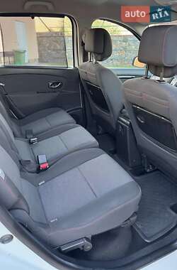 Минивэн Renault Grand Scenic 2012 в 