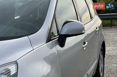 Минивэн Renault Grand Scenic 2011 в 