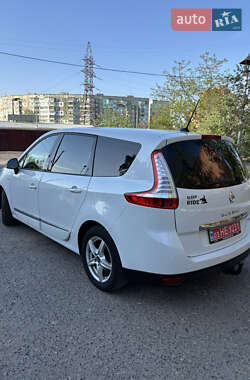 Минивэн Renault Grand Scenic 2012 в 