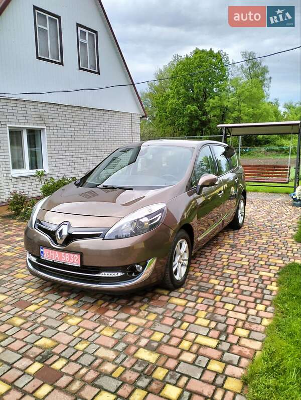 Минивэн Renault Grand Scenic 2013 в 