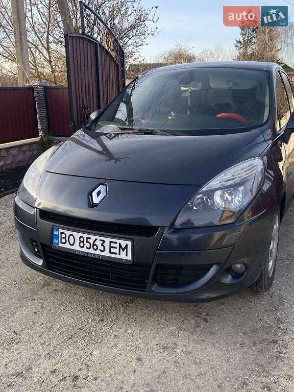 Минивэн Renault Grand Scenic 2009 в 