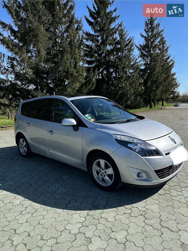Минивэн Renault Grand Scenic 2010 в 