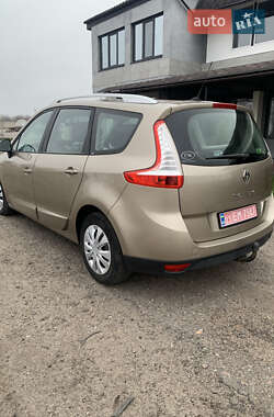 Минивэн Renault Grand Scenic 2013 в 