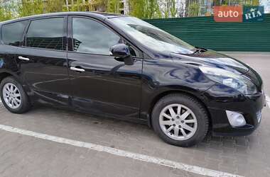 Минивэн Renault Grand Scenic 2011 в 