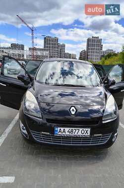 Минивэн Renault Grand Scenic 2011 в 