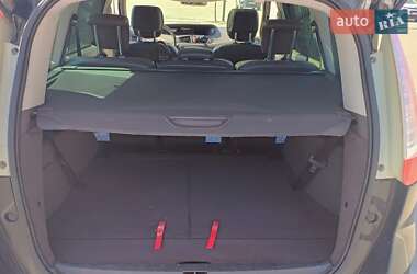 Минивэн Renault Grand Scenic 2011 в 