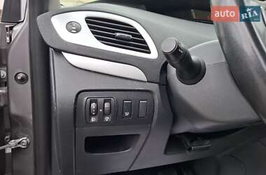 Минивэн Renault Grand Scenic 2014 в 