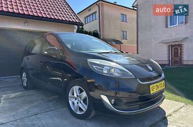 Минивэн Renault Grand Scenic 2013 в 