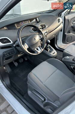 Минивэн Renault Grand Scenic 2012 в 