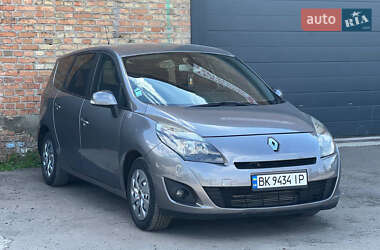 Минивэн Renault Grand Scenic 2010 в 