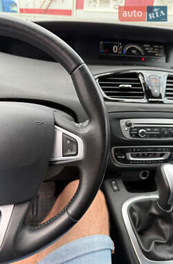 Минивэн Renault Grand Scenic 2012 в 