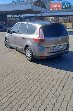 Минивэн Renault Grand Scenic 2011 в 
