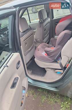 Минивэн Renault Grand Scenic 2004 в 