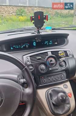 Минивэн Renault Grand Scenic 2004 в 