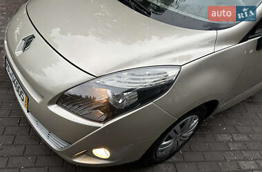 Мінівен Renault Grand Scenic 2011 в 