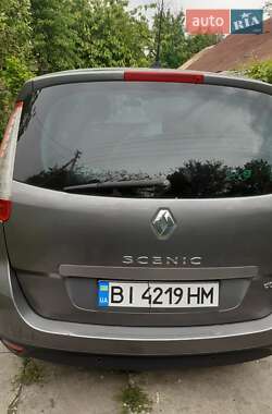 Минивэн Renault Grand Scenic 2011 в 