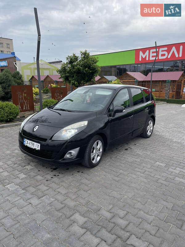 Минивэн Renault Grand Scenic 2011 в 