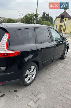 Минивэн Renault Grand Scenic 2011 в 