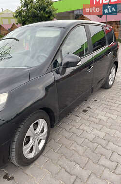 Минивэн Renault Grand Scenic 2011 в 