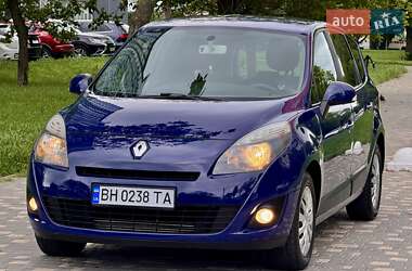 Минивэн Renault Grand Scenic 2010 в 