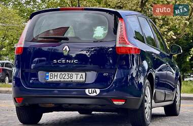 Минивэн Renault Grand Scenic 2010 в 