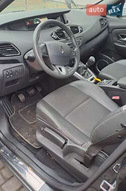 Минивэн Renault Grand Scenic 2011 в 