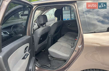 Мінівен Renault Grand Scenic 2011 в 