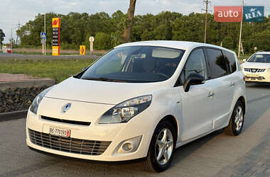 Минивэн Renault Grand Scenic 2011 в 