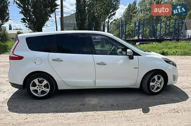 Минивэн Renault Grand Scenic 2011 в 