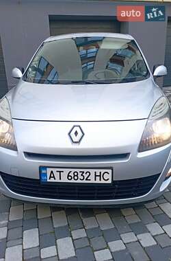 Минивэн Renault Grand Scenic 2010 в 