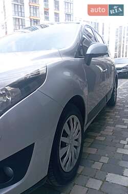 Минивэн Renault Grand Scenic 2010 в 