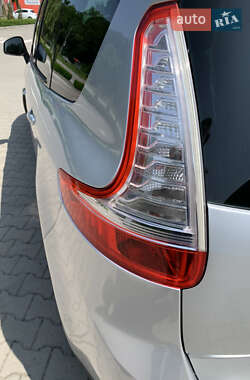 Мінівен Renault Grand Scenic 2012 в 