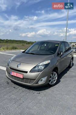 Минивэн Renault Grand Scenic 2009 в 