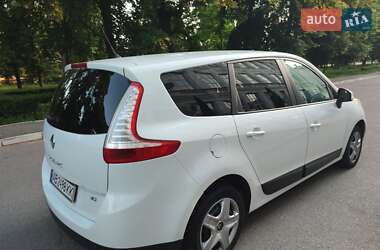 Минивэн Renault Grand Scenic 2012 в 