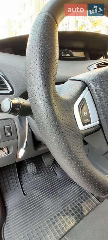 Минивэн Renault Grand Scenic 2011 в Святопетровское